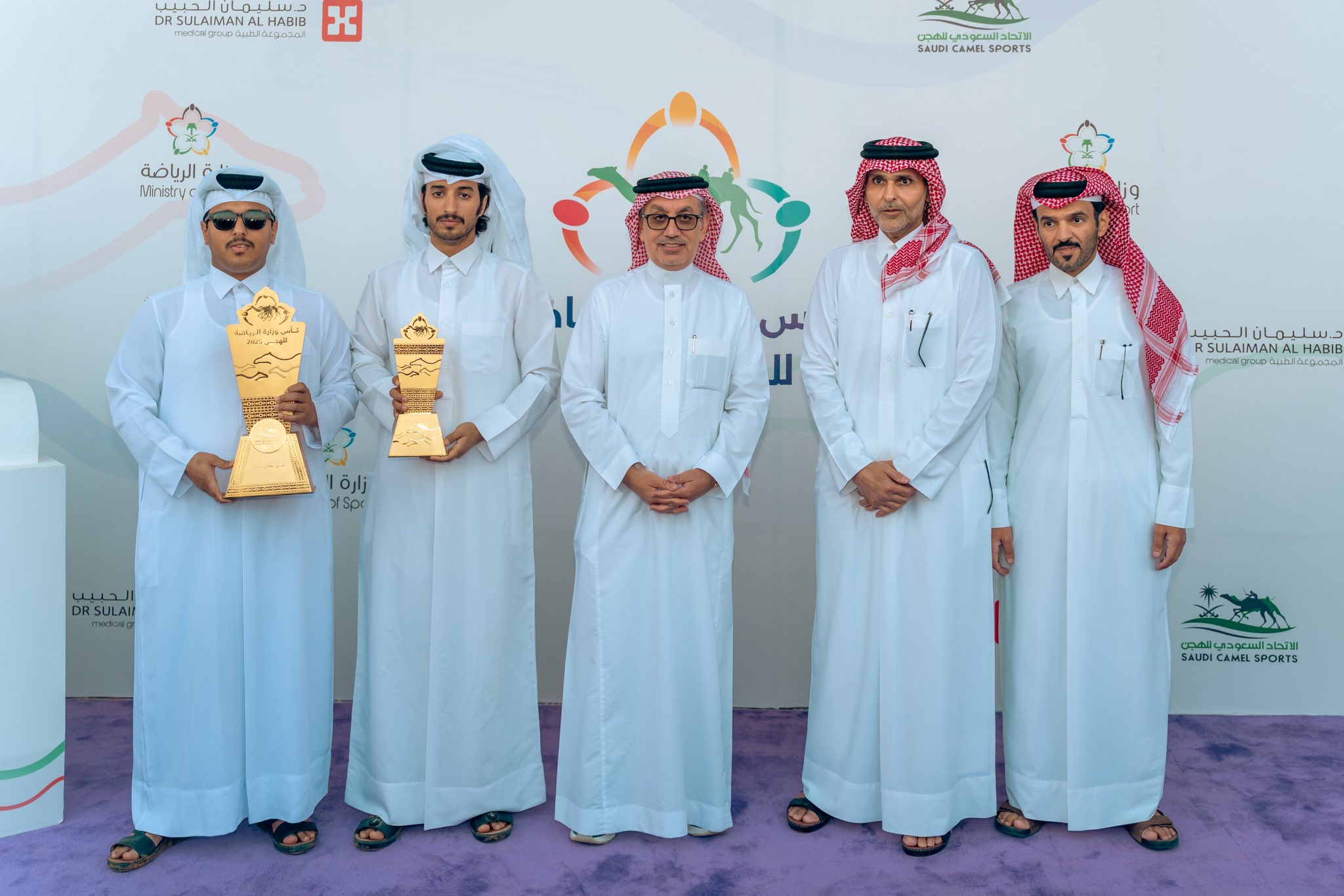 عبدالهادي الشهواني يعزف لحن الإنتصارات خارج الحدود ويتوج بكأس الحقايق قعدان مفتوح